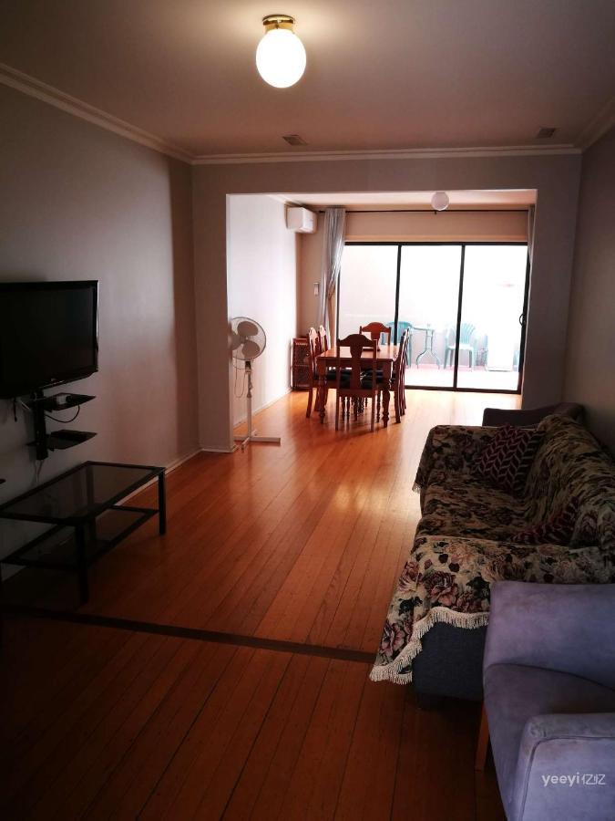 Moonee Valley Views Aparthotel Melbourne Exterior photo