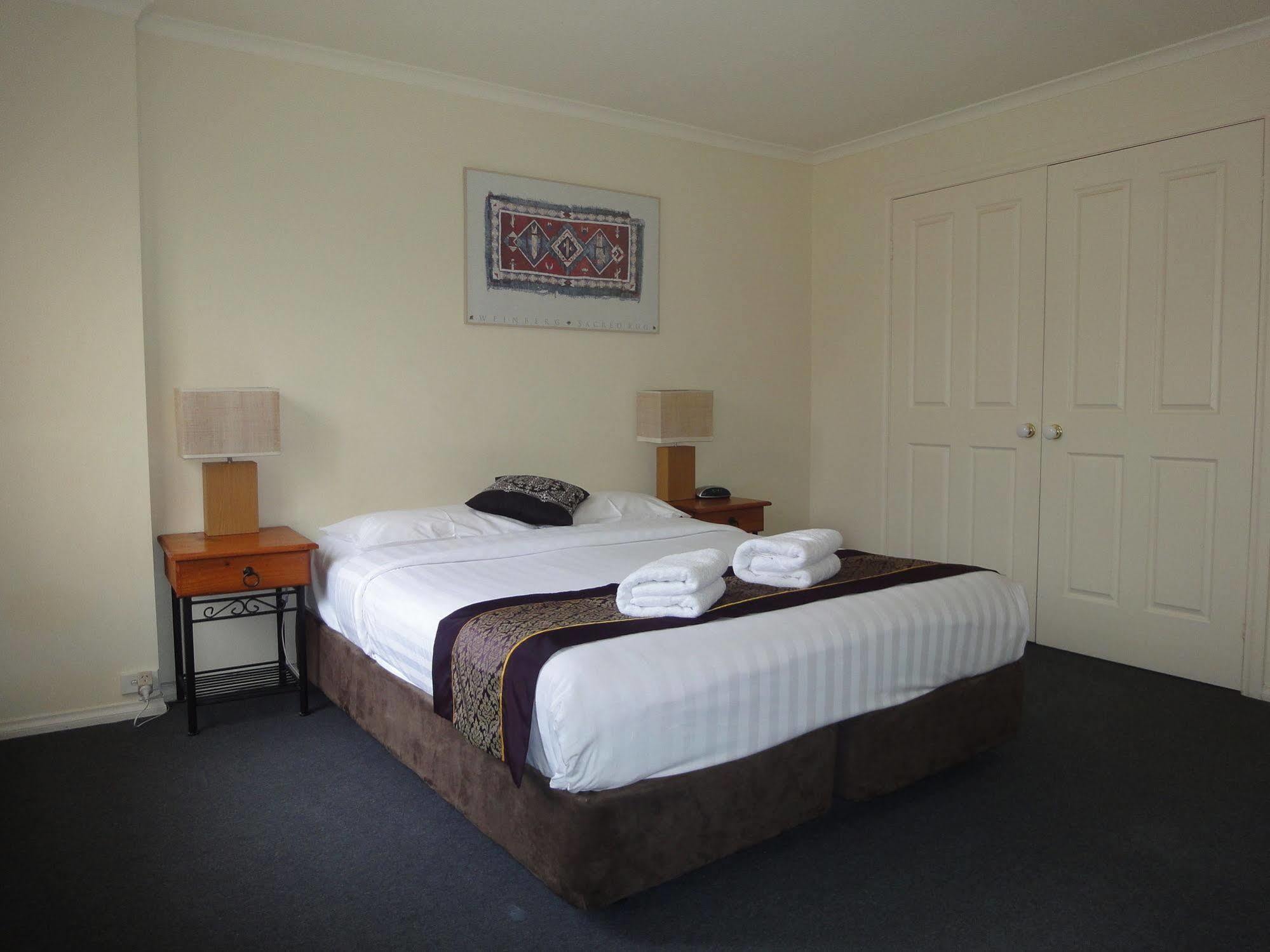 Moonee Valley Views Aparthotel Melbourne Exterior photo